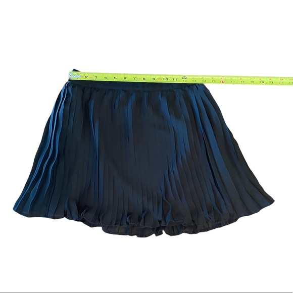 Central Park West pleated black on trend mini skirt with pockets size small - Picture 8 of 13